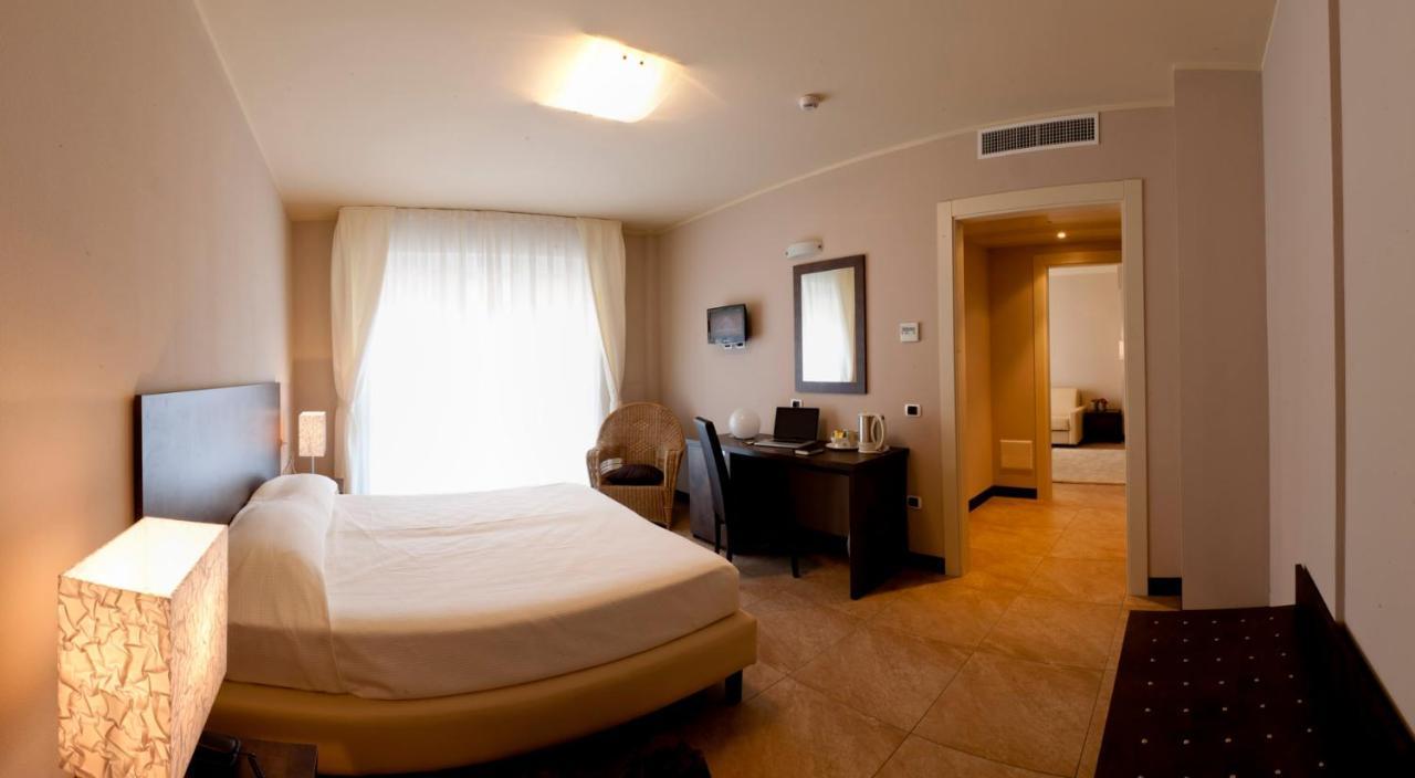 Hotel Kent Milano Marittima Exterior photo